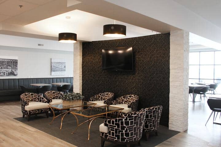 Lounge 72 of 75