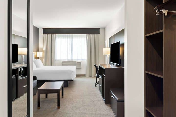 Room 32 of 75