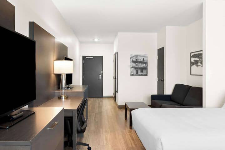 Room 44 of 75